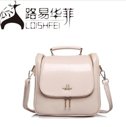 青春物语 路易华菲学院风双肩包，可爱与实用的完美融合